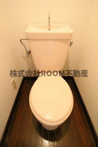 メゾンパークインのトイレ|落ち着いた色調のトイレです