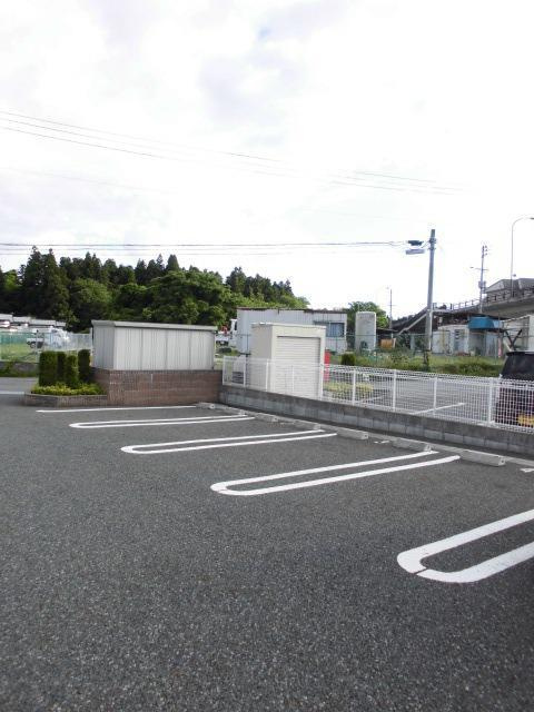オンディーヌの駐車場