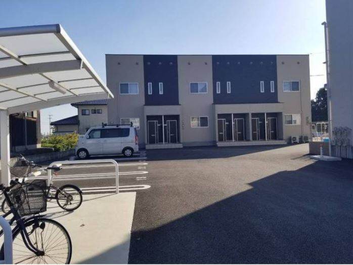 ティアラ【キャッシュバック対象物件】の駐車場|駐車場完備です