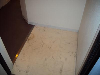 プレゼンス堀川の玄関