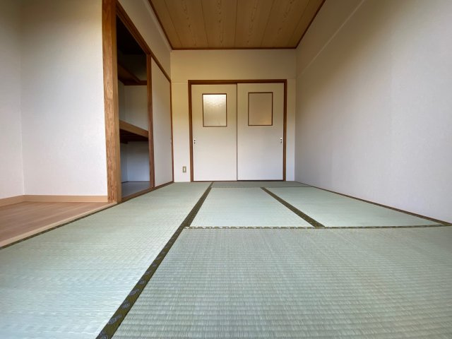 ロイヤルハイツの和室