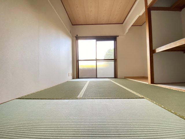 ロイヤルハイツの和室