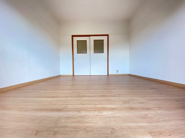 ロイヤルハイツの洋室