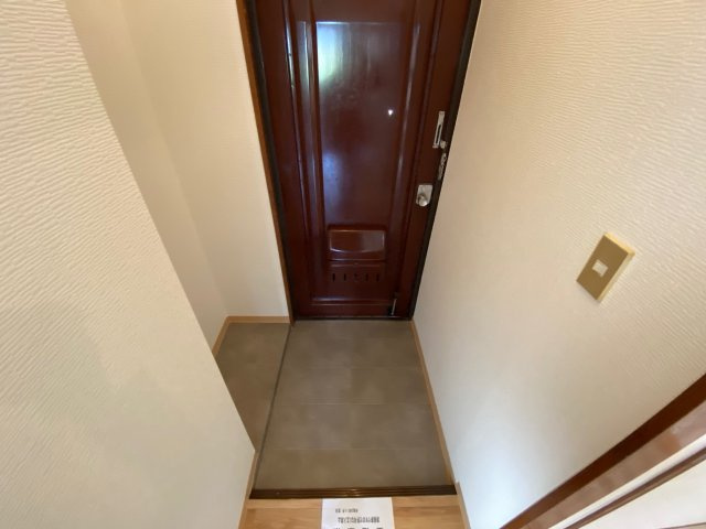 ロイヤルハイツの玄関