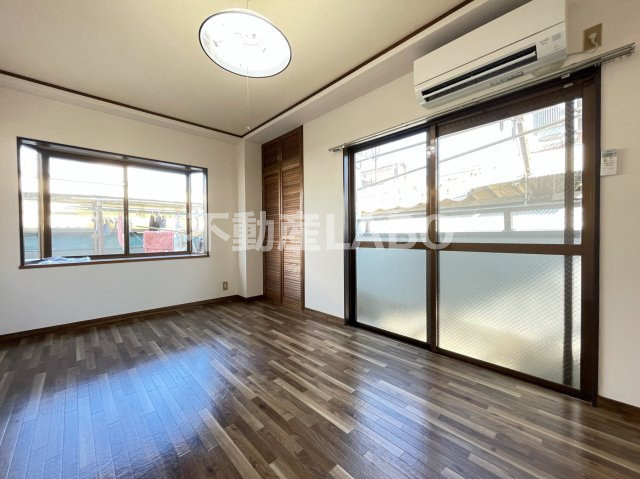 リバーヒル三軒家西の洋室