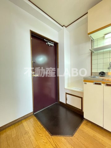 リバーヒル三軒家西の玄関