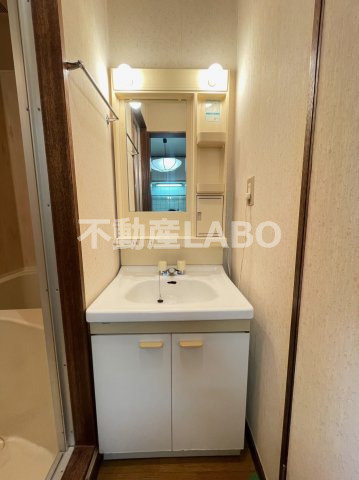 リバーヒル三軒家西の洗面所