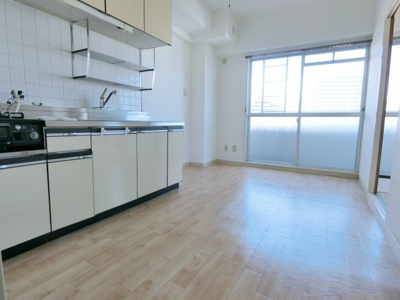 【居間・リビング】 | サンシャイン兵庫 | ゆったりとしたリビングです