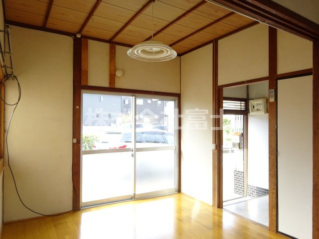 青山借家の居間・リビング