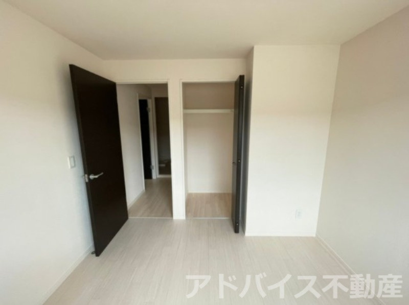 八女市大島のアパートの洋室