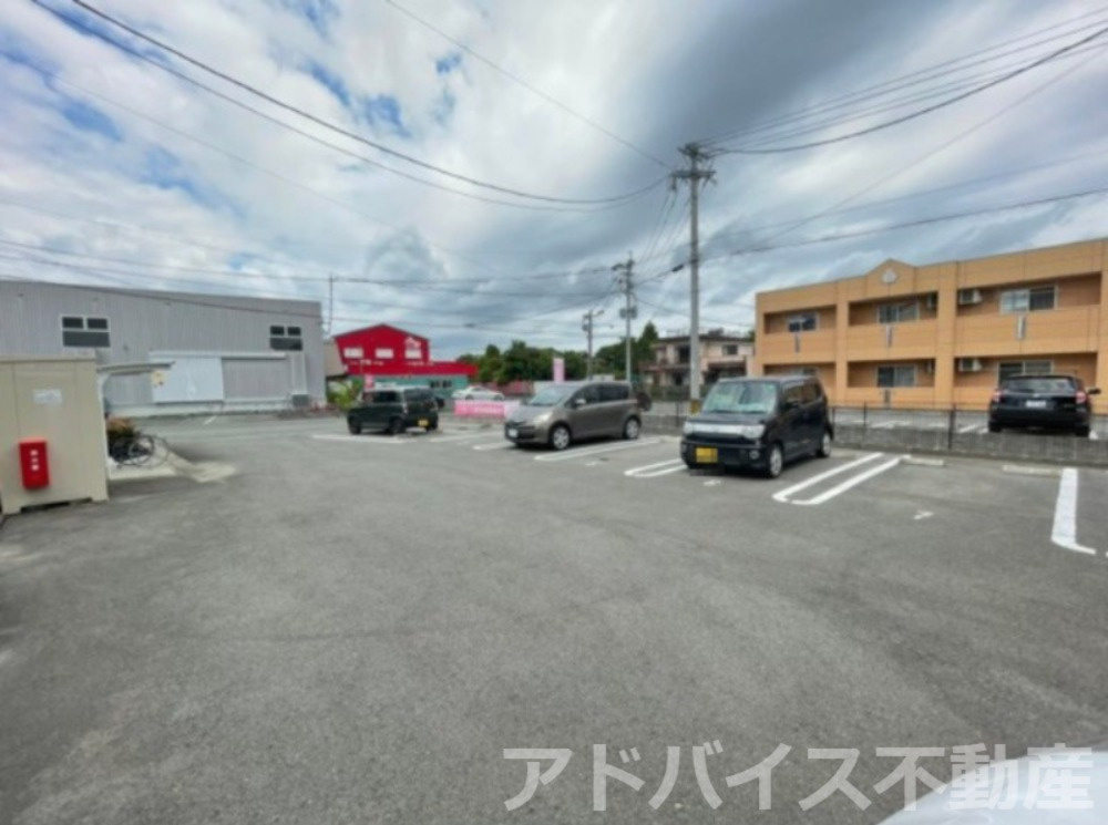 八女市大島のアパートの駐車場