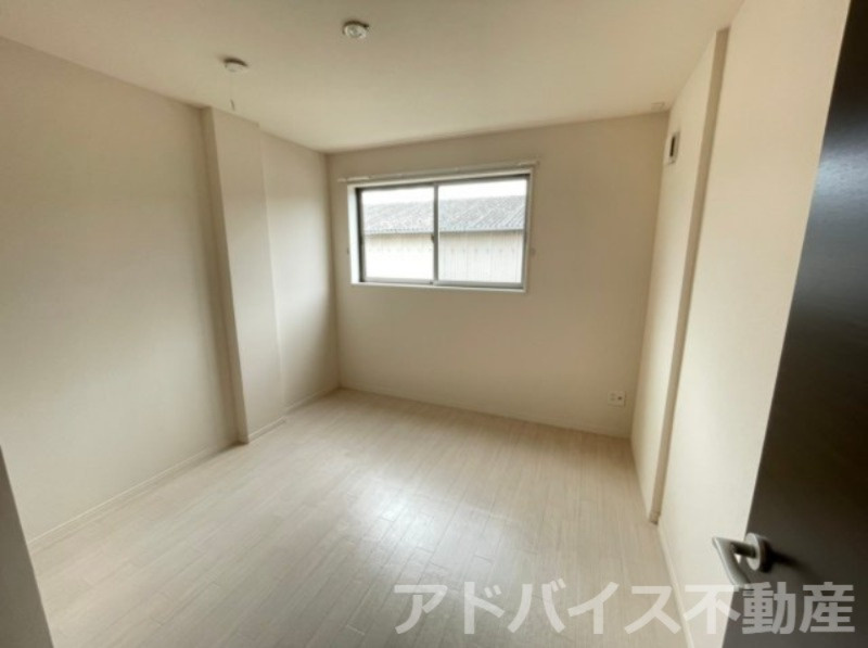 八女市大島のアパートの洋室