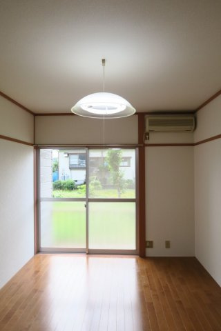ジョリーハイツの居間・リビング