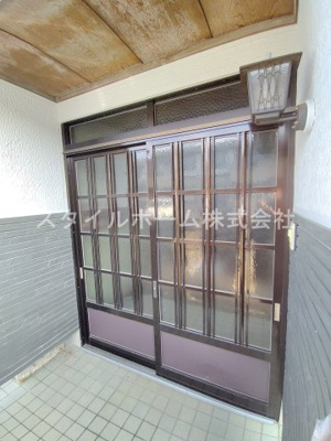 【玄関】 | 草間町貸家 | ゆったりとした玄関です