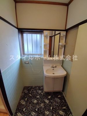 【洗面所】 | 草間町貸家 | 忙しい朝には欠かせない洗面所です