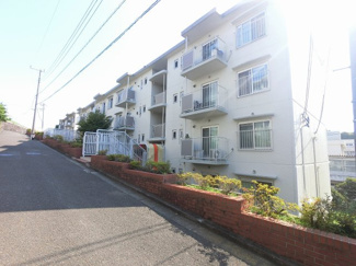 【外観】 | 総戸数３８３戸、昭和５５年６月築、管理人は日勤勤務につき管理体制良好です♪
