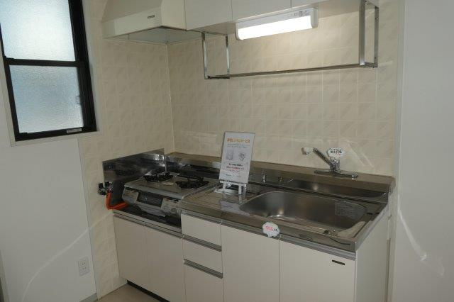 グリーンヒルズＭのキッチン|2口ガスコンロ付き