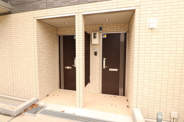 グランシャリオ・ヴィラ B棟のエントランス