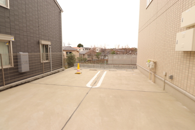 グランシャリオ・ヴィラ B棟の駐車場