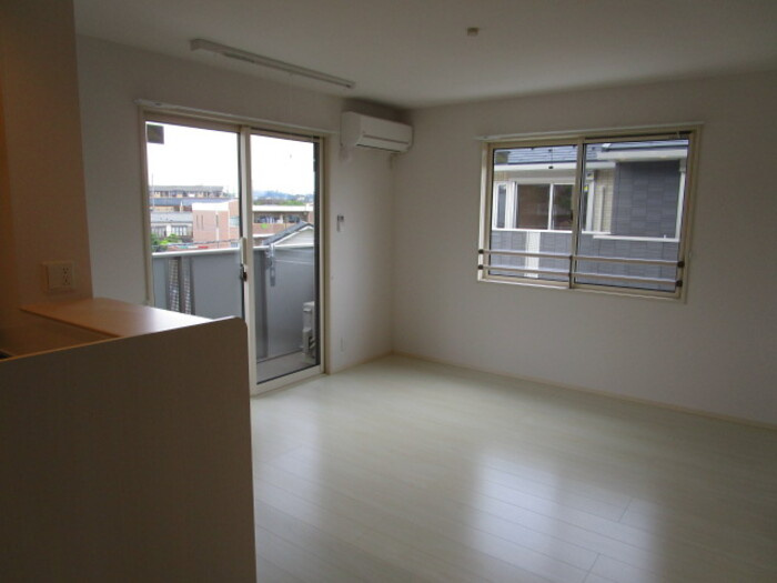 グランシャリオ・ヴィラ B棟の居間・リビング