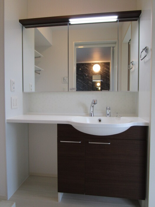 グランシャリオ・ヴィラ B棟の独立洗面台