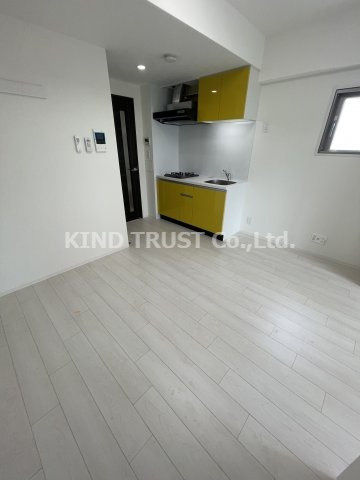 プライマル南森町の居間・リビング|おしゃれな居間です