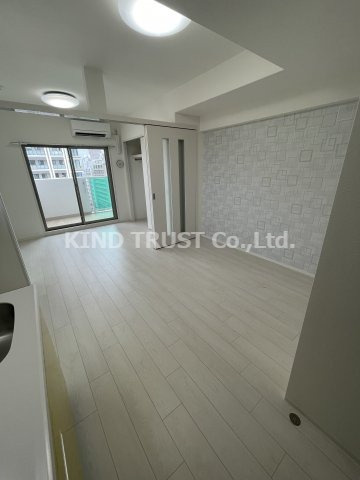 プライマル南森町の居間・リビング|ゆったりとしたリビングです