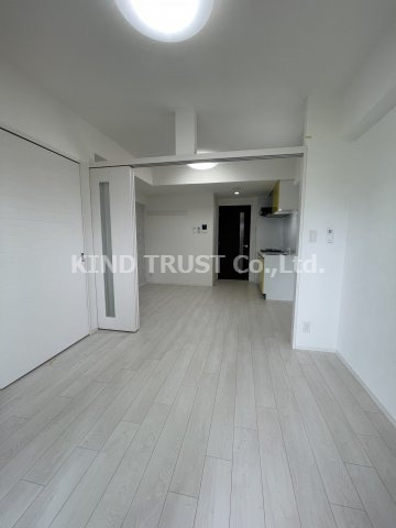 プライマル南森町の居間・リビング|リビングです