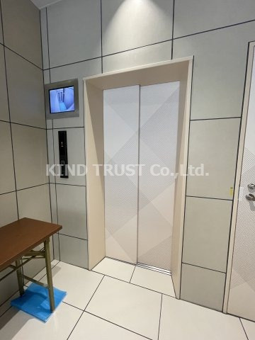 プライマル南森町のロビー