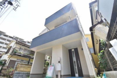 【外観】 | 府中住吉町５丁目　１号棟 | 太陽の恩恵を存分に受けられる邸宅。住まうご家族の心地よさを最優先した意匠をご体感下さい。