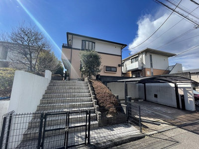 【外観】 | 横溝貸家 | ペット＆楽器OK♪ブルーライン・グリーンライン「センター南」駅より徒歩8分の一戸建てです♪コンビニやスーパーが近くて便利な住環境です☆