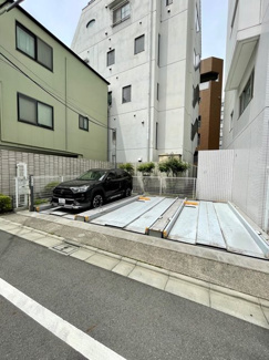 【駐車場】
