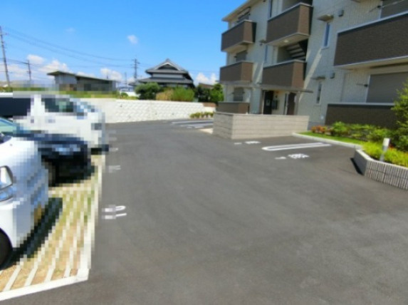 ベッラカーサⅡの駐車場