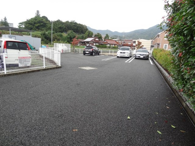 インテリオールAの駐車場