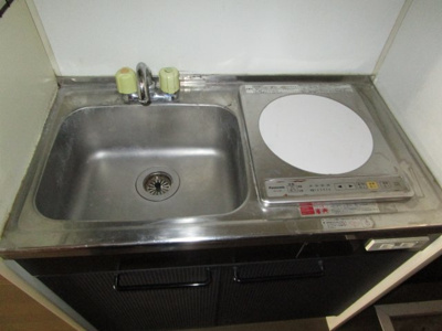 【キッチン】 | ハイムＯＺ | コンパクトなキッチンで掃除もラクラク
ＩＨクッキングヒーターです。