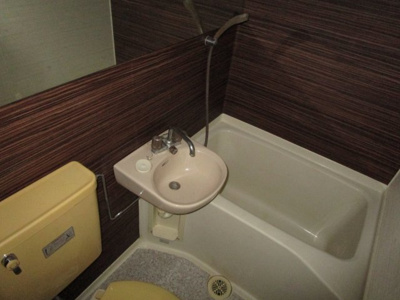 【浴室】 | ハイムＯＺ | コンパクトで使いやすいお風呂です
鏡がとても大きいです。