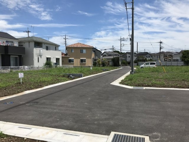 鴻巣市箕田の売地の前面道路含む現地写真