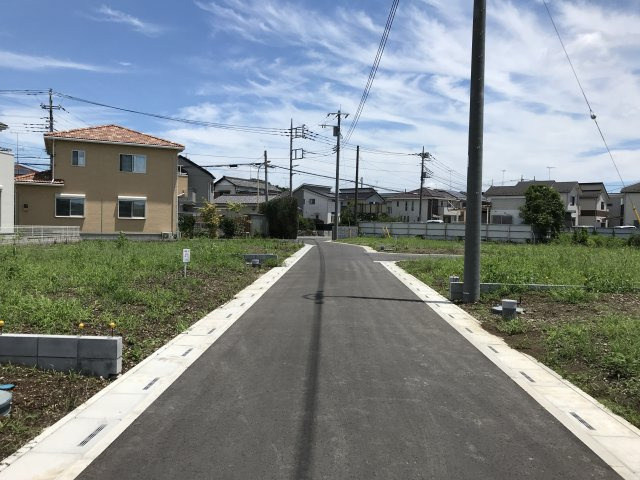 鴻巣市箕田の売地の前面道路含む現地写真