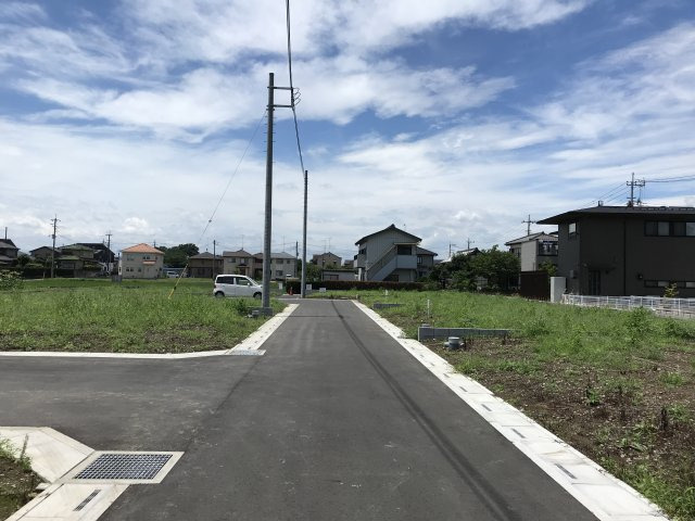 鴻巣市箕田の売地の前面道路含む現地写真