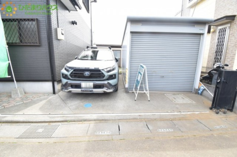 桶川市川田谷　中古一戸建ての駐車場