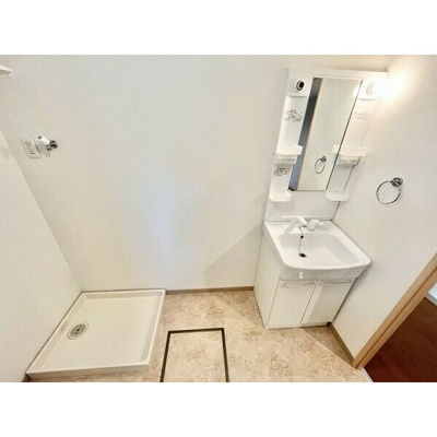 【洗面所】 | ルーチェ‘S前巴 | 明るい洗面所です