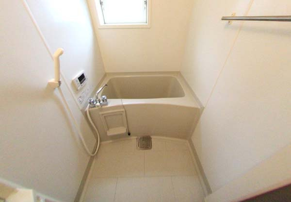 岸和田市磯上町３丁目のハイツの浴室|きれいなお風呂です