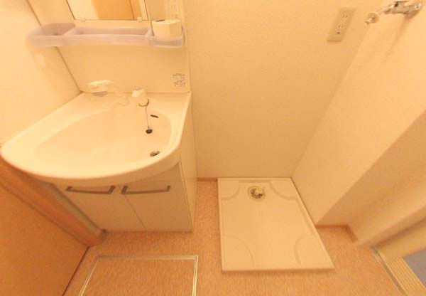 岸和田市磯上町３丁目のハイツの洗面所|コンパクトで使いやすい洗面所