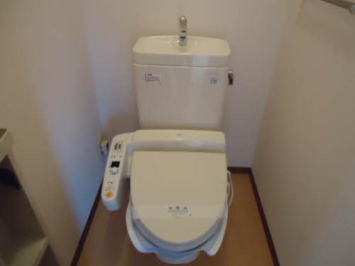草庵のトイレ|ゆったりとした空間のトイレです