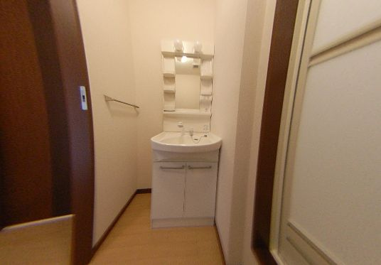 草庵のシャワールーム|さっと体を洗えるシャワールーム付です