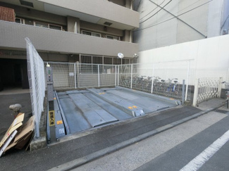 【駐車場】 | 機械式駐車場です。