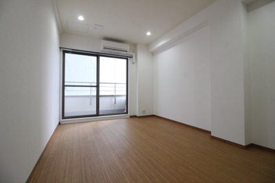 【居間・リビング】 | 昭和町エクセルハイツ | 広々とした洋室