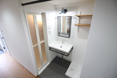 【独立洗面台】 | 昭和町エクセルハイツ | 洗面台の横に洗濯パン有り
