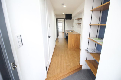 【玄関】 | 昭和町エクセルハイツ | 玄関横にシューズボックスがあります。