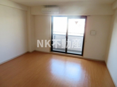 【居間・リビング】 | メルベーユ高井田（高井田賃貸） | 洋室です